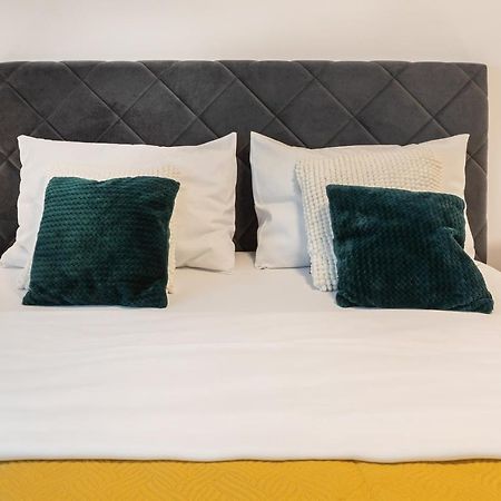 Design 2Bdr Apartment With Balcony- Free Parking Zagreb Buitenkant foto