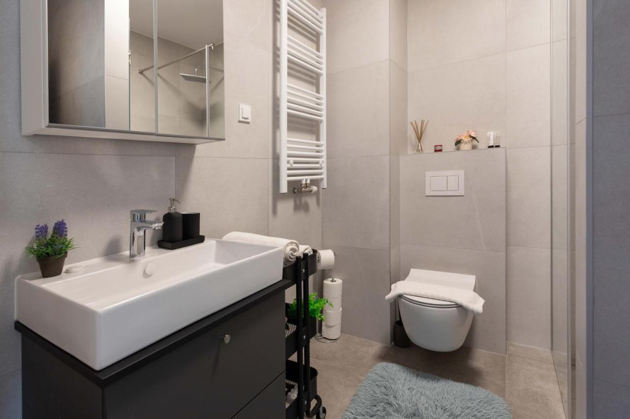 Design 2Bdr Apartment With Balcony- Free Parking Zagreb Buitenkant foto